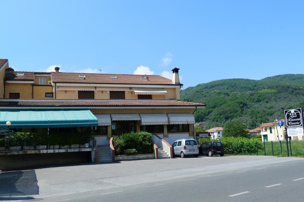 Albergo Ristorante Gori Ameglia Exteriör bild